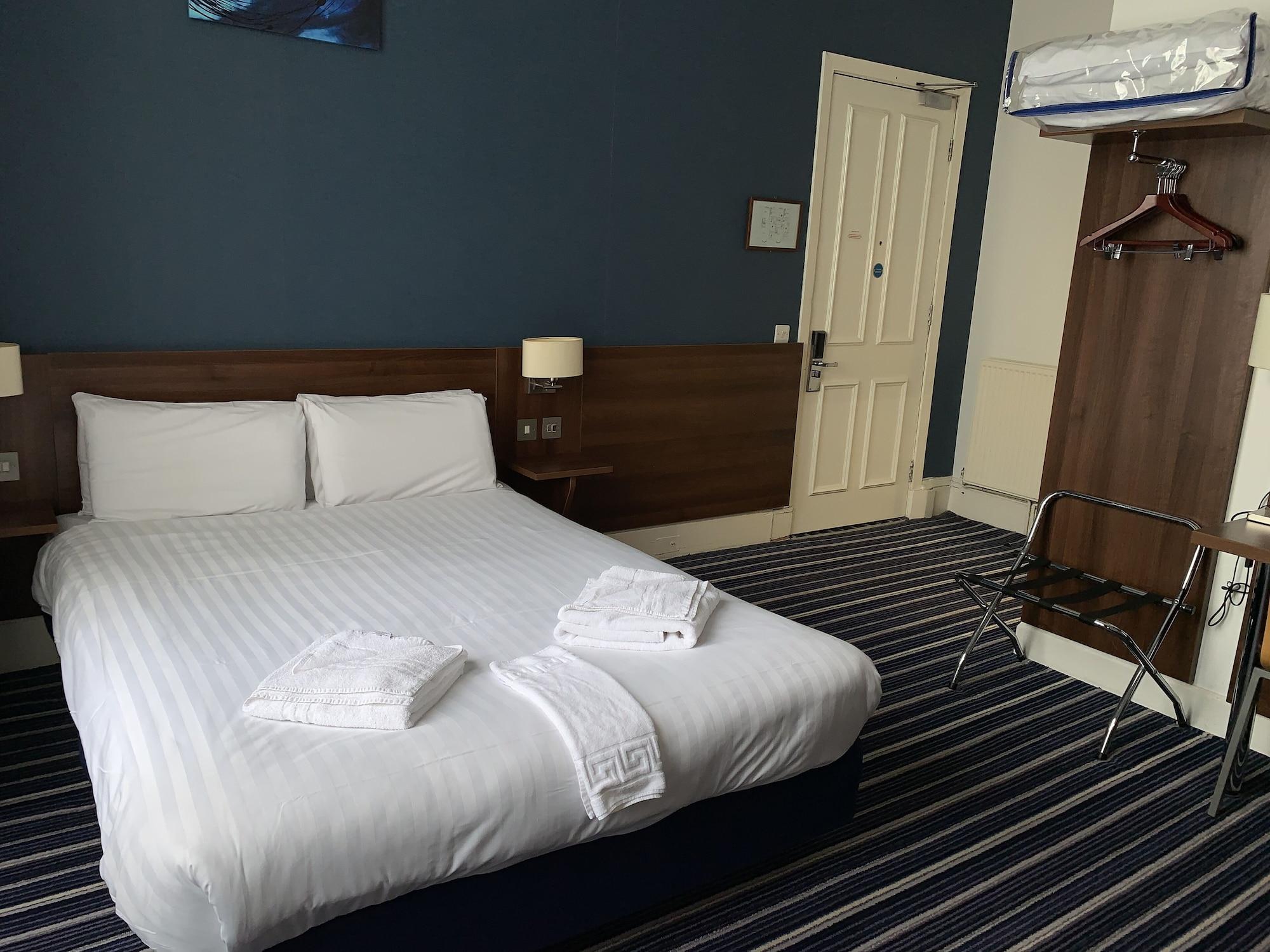 אדינבורו Piries Hotel מראה חיצוני תמונה