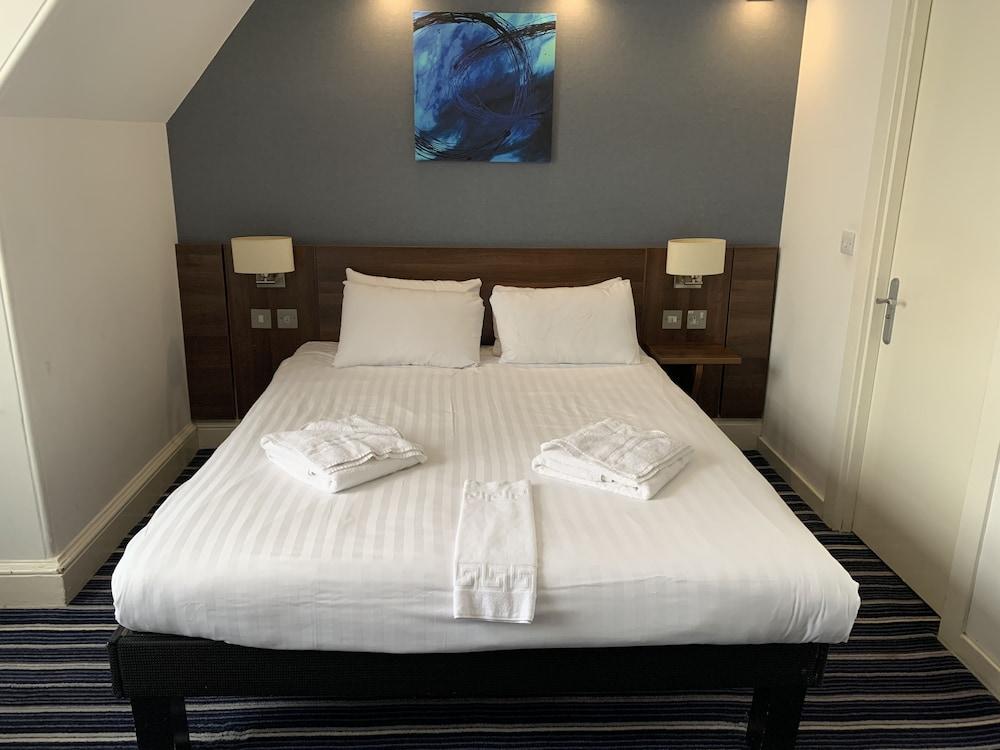 אדינבורו Piries Hotel מראה חיצוני תמונה