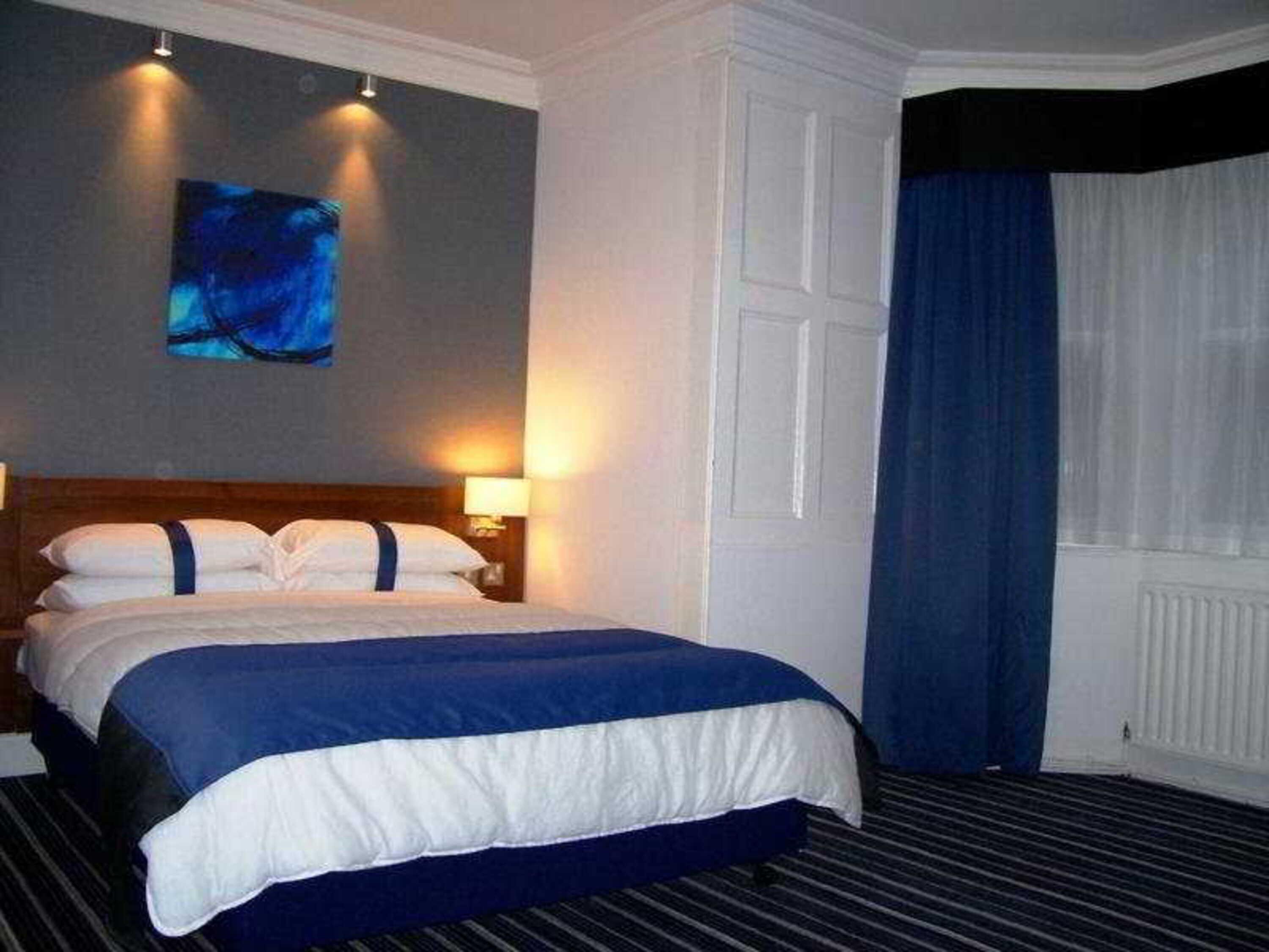 אדינבורו Piries Hotel מראה חיצוני תמונה