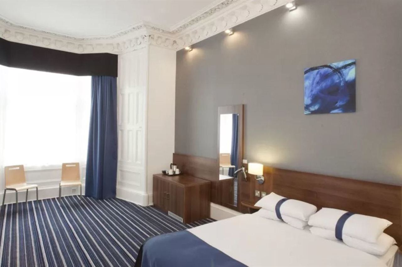אדינבורו Piries Hotel מראה חיצוני תמונה