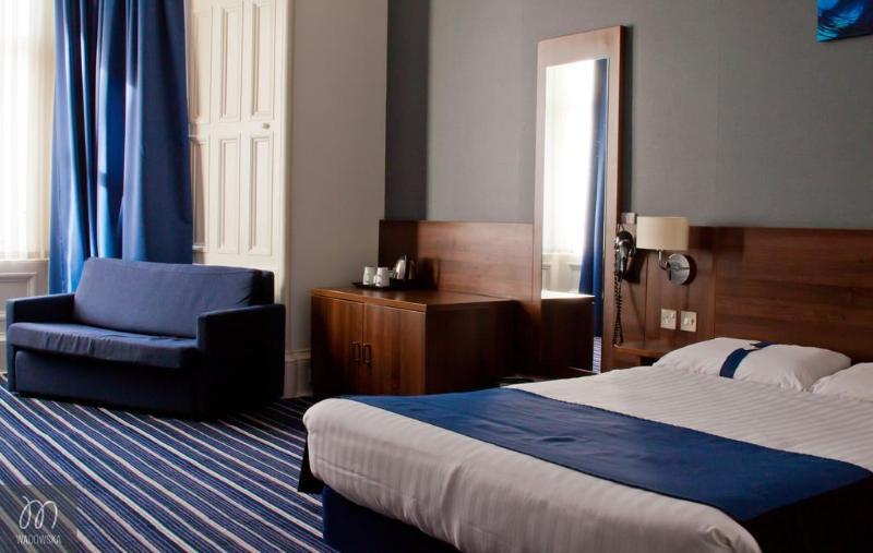 אדינבורו Piries Hotel מראה חיצוני תמונה